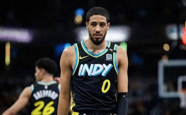 包含CBA广州龙狮89-85深圳马可波罗陈盈骏21分准三双：一场激战背后的战术博弈与球员闪光的词条