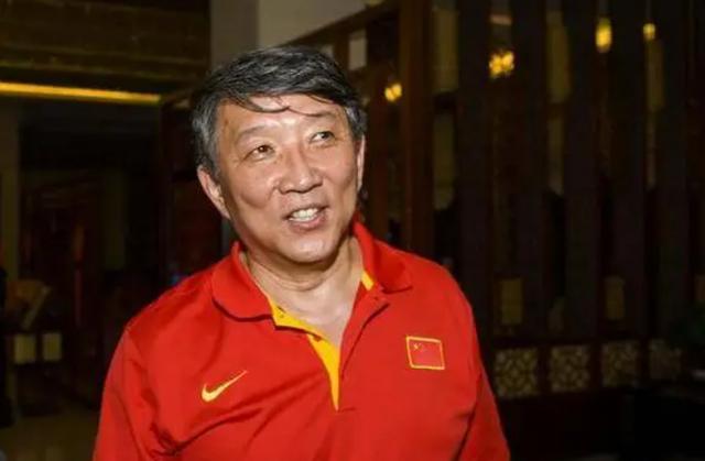 宫鲁鸣暗示李梦或缺席亚洲杯后者发文暂别国家队(宫鲁鸣回应李梦缺席亚洲杯)