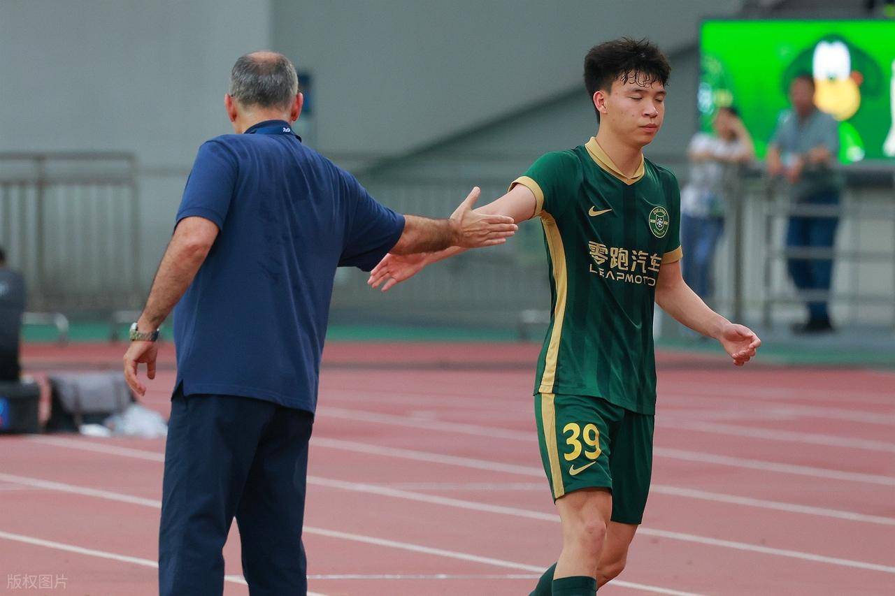 开云体育-关于中超-米特里策首秀2射1传王钰栋破门伤退浙江3-0完胜海牛的信息