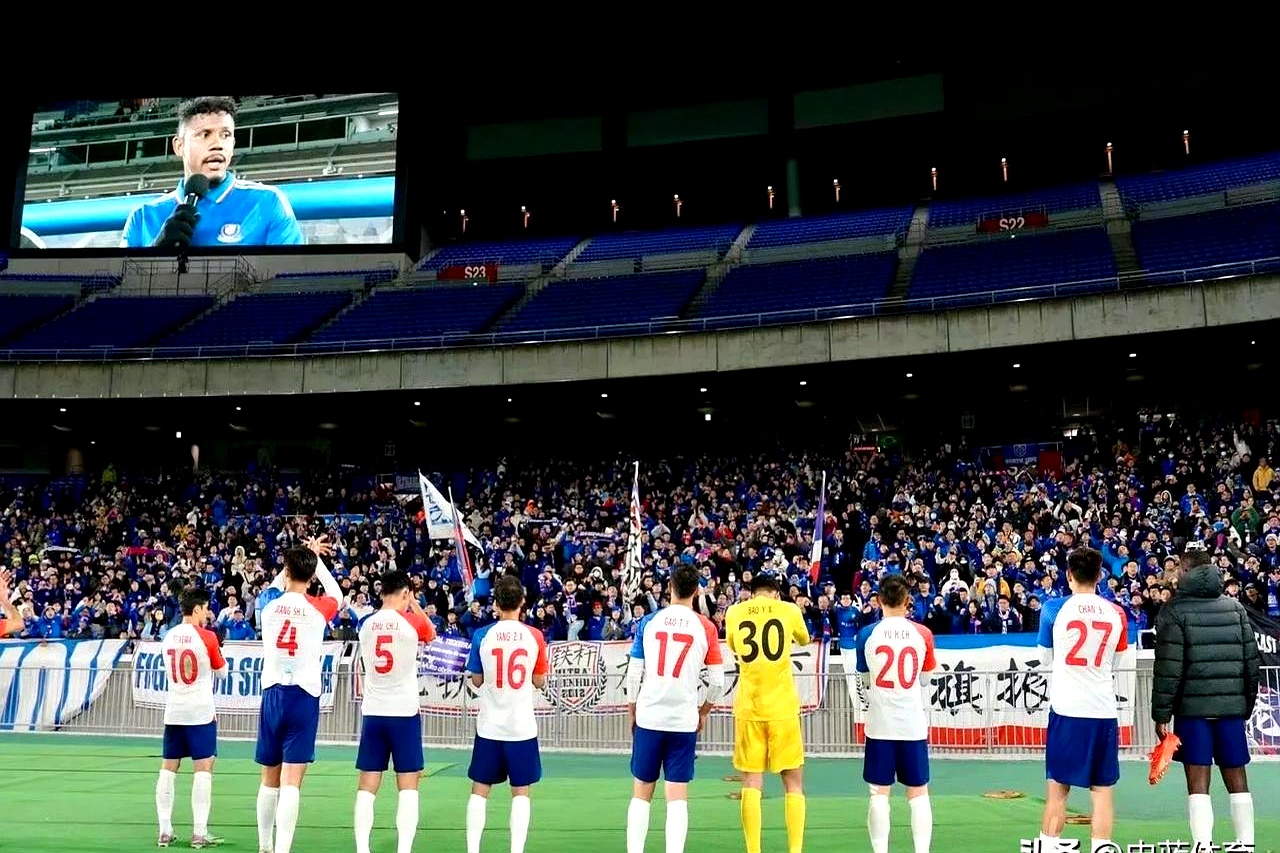 亚冠烧脑剧：中国球迷在申花球迷区为日本队加油(申花球迷亚冠客场助威)
