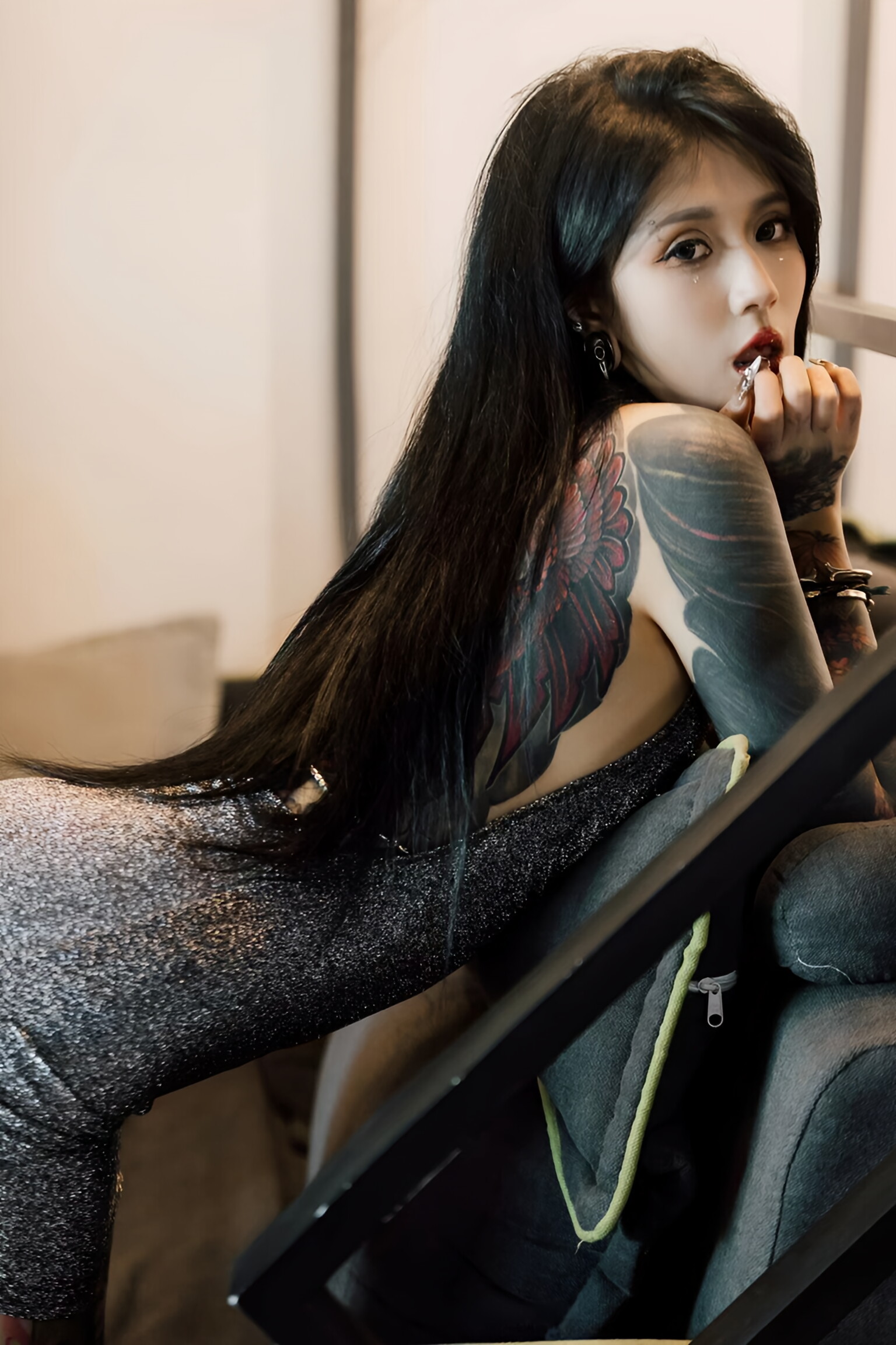 开云体育-罗德里戈女友秀大花臂，这身材如何？(罗德曼个人资料)